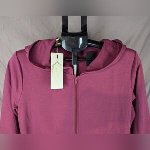 hooded zipper nightgown by Zexxxy in medium NWT 3/4 sleeves with pockets berry